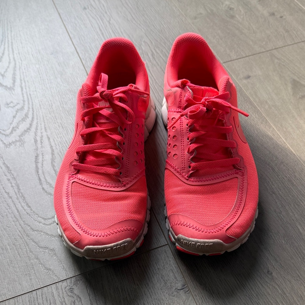 Nike Women's Coral Athletic Shoes